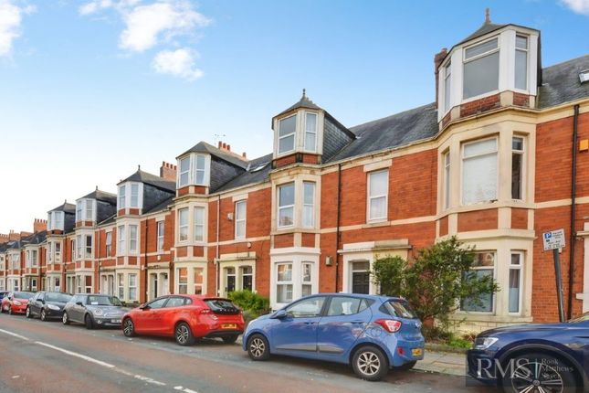 5 bed property, in Glenthorn Road, £290,000