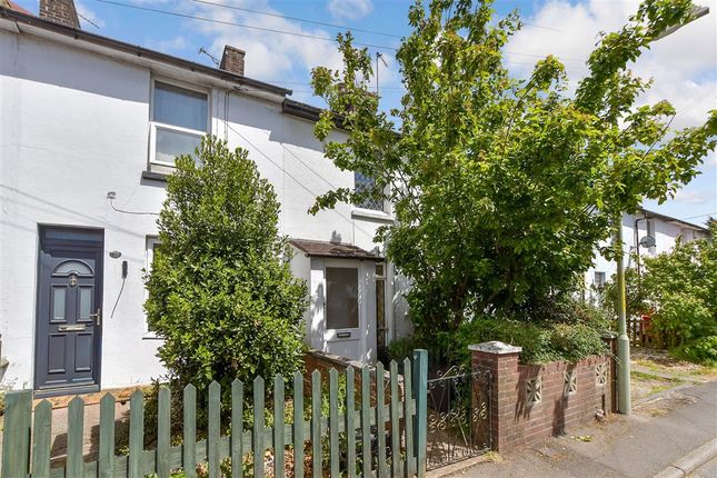 2 bed property, in Whitfeld Road, £180,000