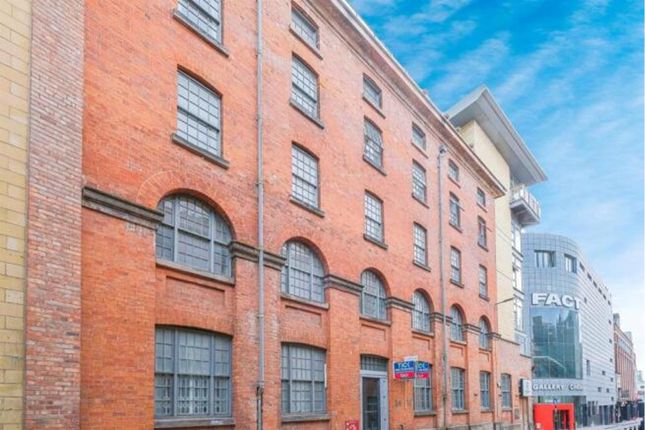 2 bed property, in Wood Street, £125,000