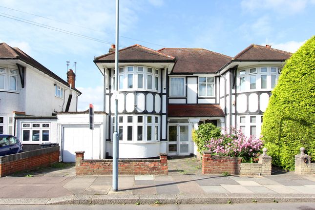 3 bed property, in The Glade, £700,000