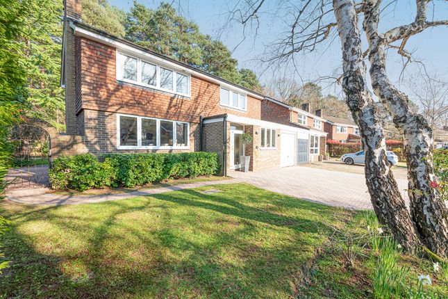 4 bed property, in Heathpark Drive, £890,000