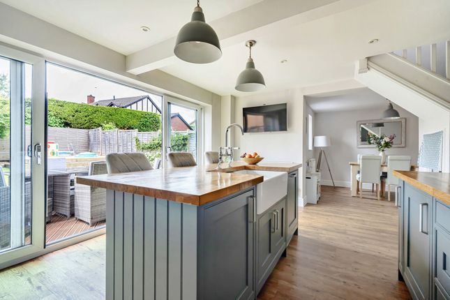 3 bed property, in St. Austell Close, £465,000
