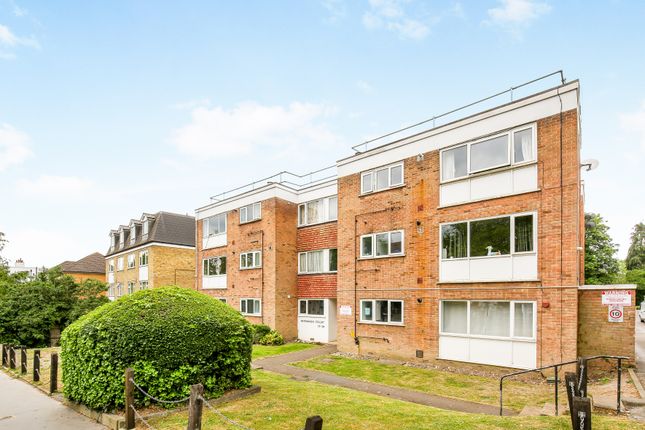 2 bed property, in Fairhaven Court, £220,000
