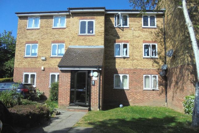 2 bed property, in Frazer Close, £175,000