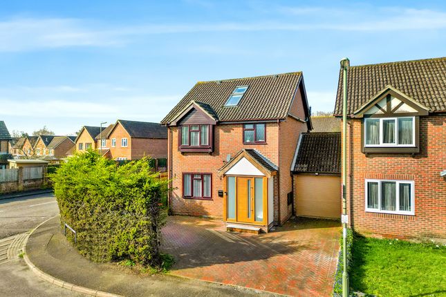 4 bed property, in The Glades, £475,000
