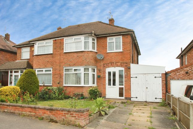 3 bed property, in Fernhurst Road, £235,000