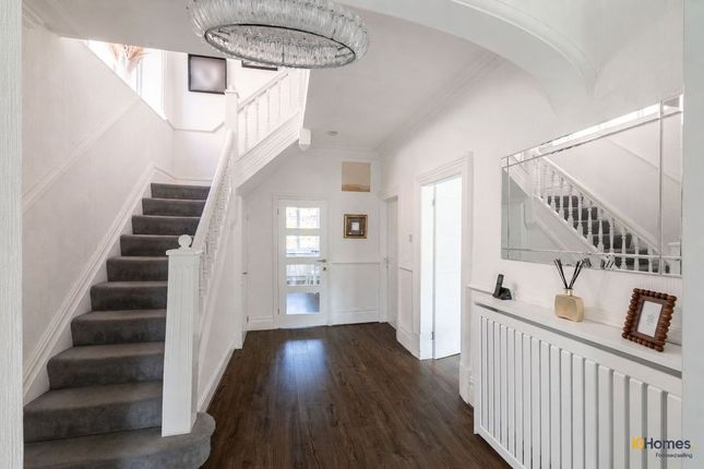 4 bed property, in Park Road, £699,950