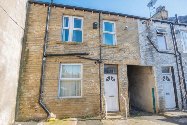 2 bed property, in 121 Princeville Street, £76,000