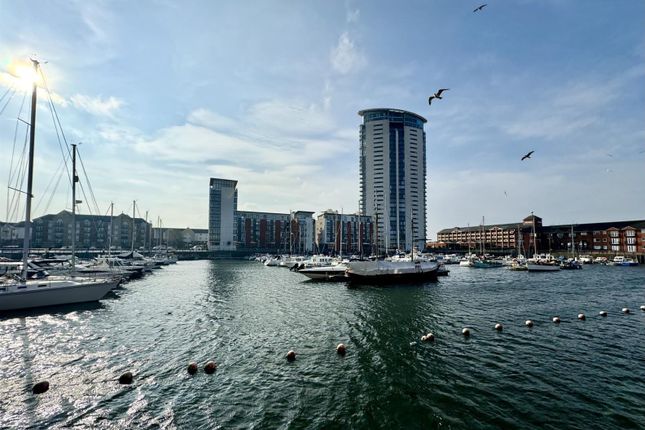 2 bed property, in Meridian Wharf, £299,950