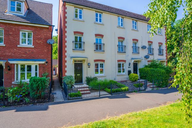 4 bed property, in Millgate Close, £270,000