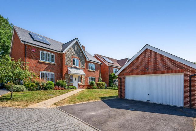 5 bed property, in Ditch Acre Grove, £750,000
