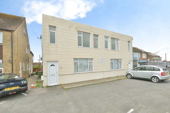 2 bed property, in Dunes Road, £130,000