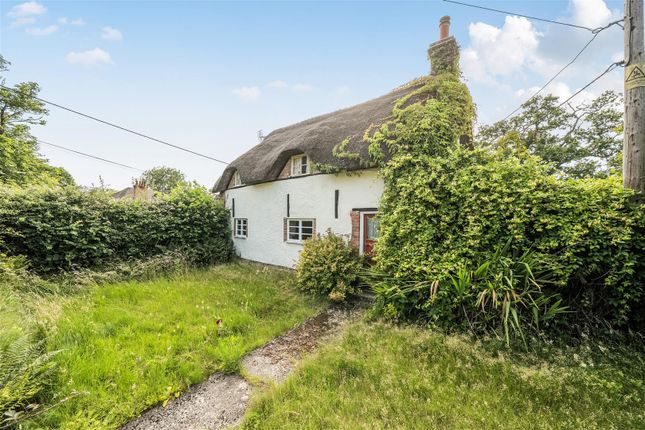 2 bed property, in Long Lane, £250,000