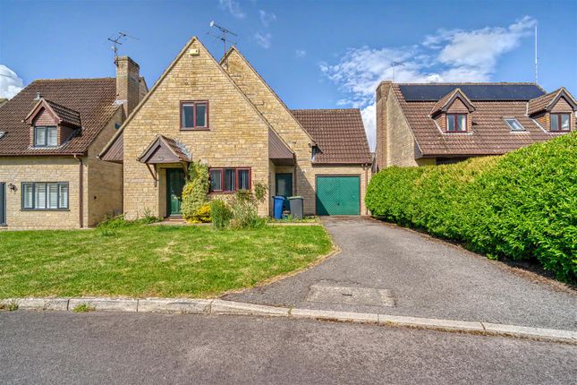 3 bed property, in Hunters Mead, £385,000