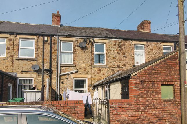 2 bed property, in Station Terrace, £72,000