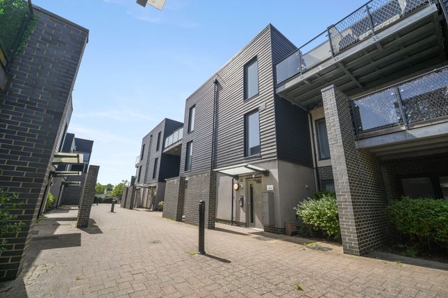 1 bed property, in 9 Bennington Close, £165,000