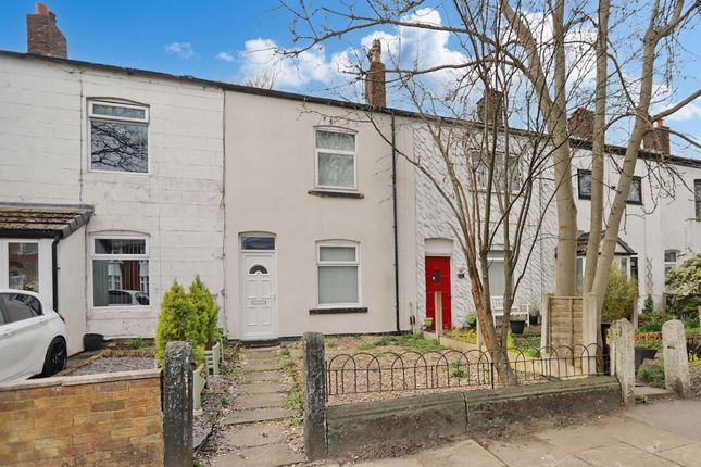 2 bed property, in Moss Lane, £200,000