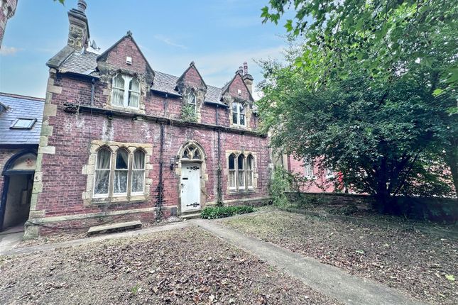 4 bed property, in King Street, £150,000