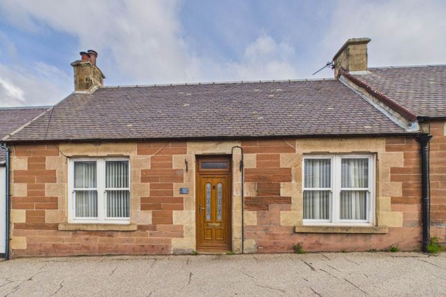 2 bed property, in Main Street, £165,000