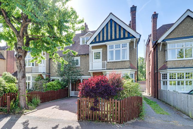 5 bed property, in Clarence Road, £1,800,000