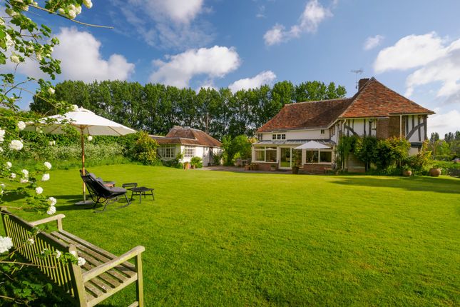 4 bed property, in Luddenham, £1,500,000