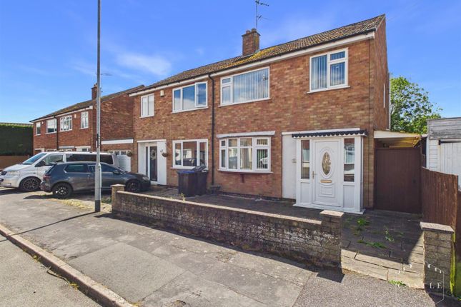 3 bed property, in Mayfield Way, £220,000
