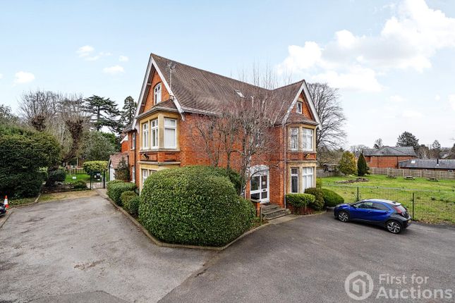 9 bed property, in Peppard Road, £500,000