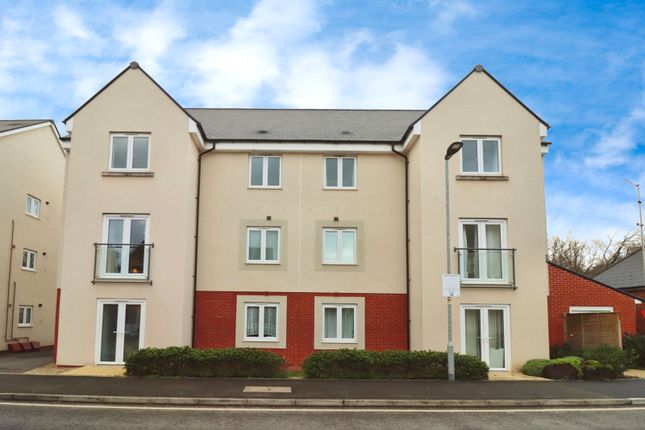 1 bed property, in George Holmes Way, £190,000