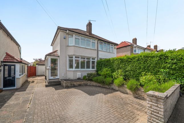 2 bed property, in Hook Lane, £425,000