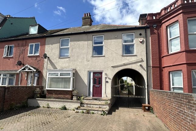4 bed property, in 78 Southtown Road, £140,000