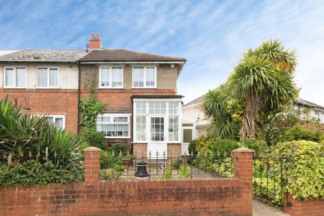 2 bed property, in Holcombe Road, £190,000