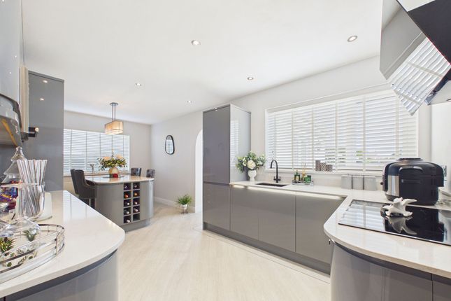 3 bed property, in Seadown Drive, £350,000