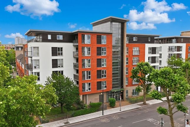 1 bed property, in Tredegar Road, £325,000