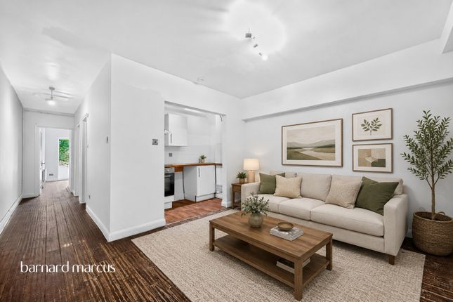 2 bed property, in Oval Road, £240,000