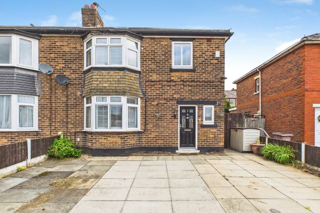 4 bed property, in Central Drive, £215,000