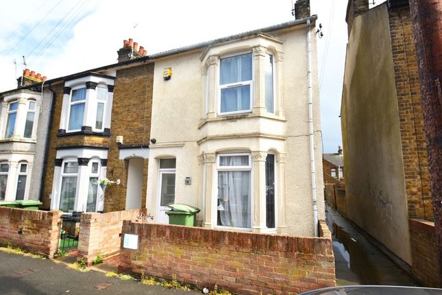 3 bed property, in Alexandra Road, £199,995