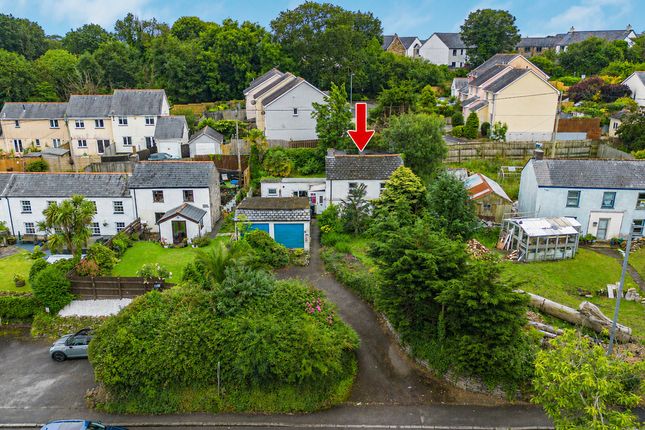 3 bed property, in Holmbush Road, £275,000