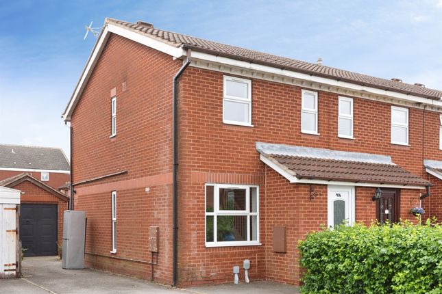 2 bed property, in James Niven Court, £90,000