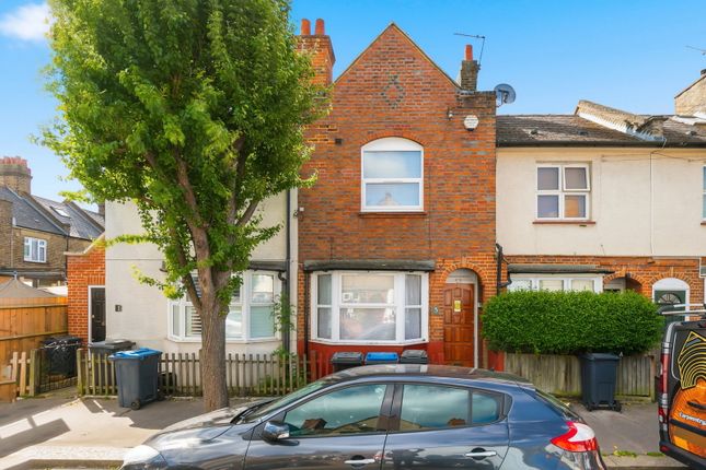 2 bed property, in Newlands Road, £400,000