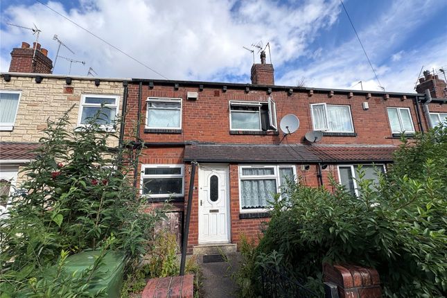 1 bed property, in Longroyd Avenue, £73,000