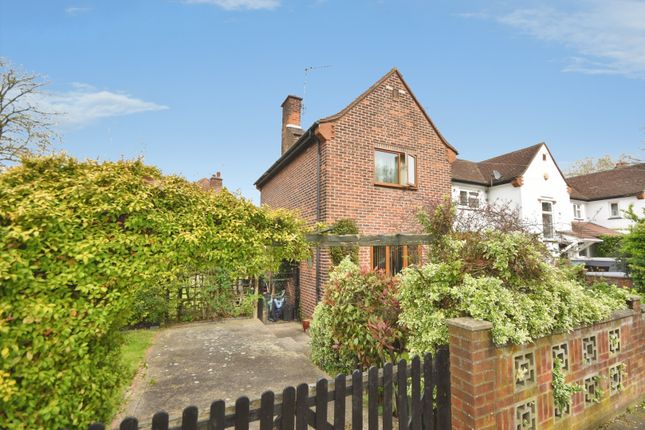 3 bed property, in Acacia Avenue, £650,000