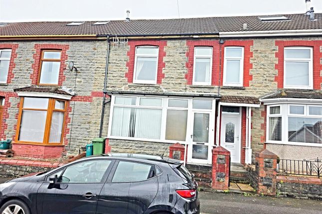 3 bed property, in Lanwern Road, £165,000