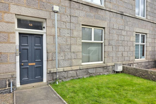 1 bed property, in Balmoral Place, £65,000