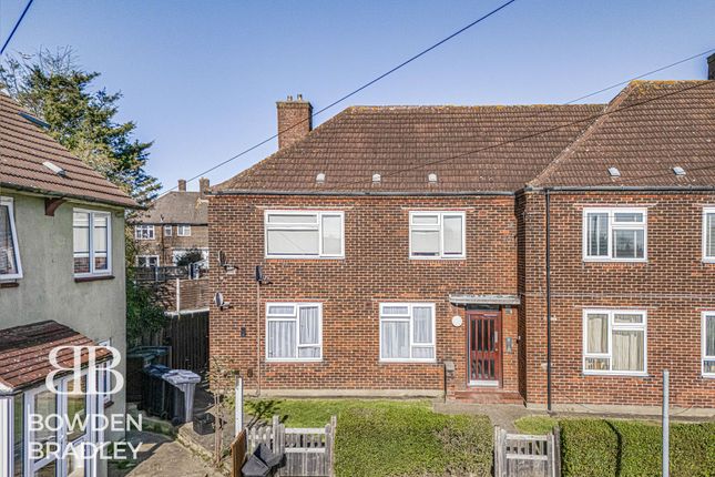 1 bed property, in Manford Cross, £250,000