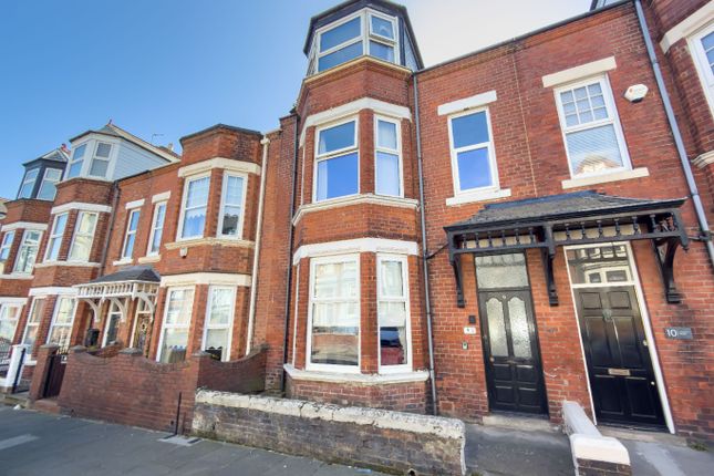 4 bed property, in 9. Woodlands Terrace, £140,000