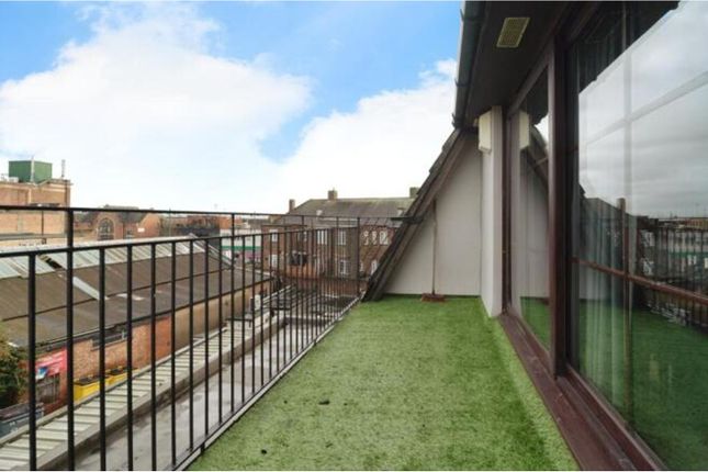 2 bed property, in St. Marys Lane, £310,000