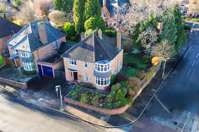 4 bed property, in Elmsleigh Avenue, £480,000