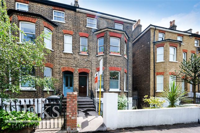 3 bed property, in Avenue Park Road, £525,000