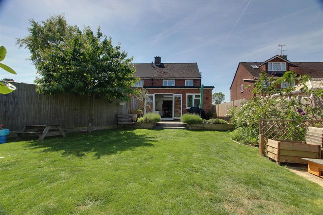 3 bed property, in Longcroft, £450,000