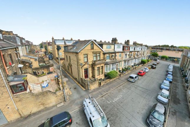 6 bed property, in Arnold Place Bradford, £280,000